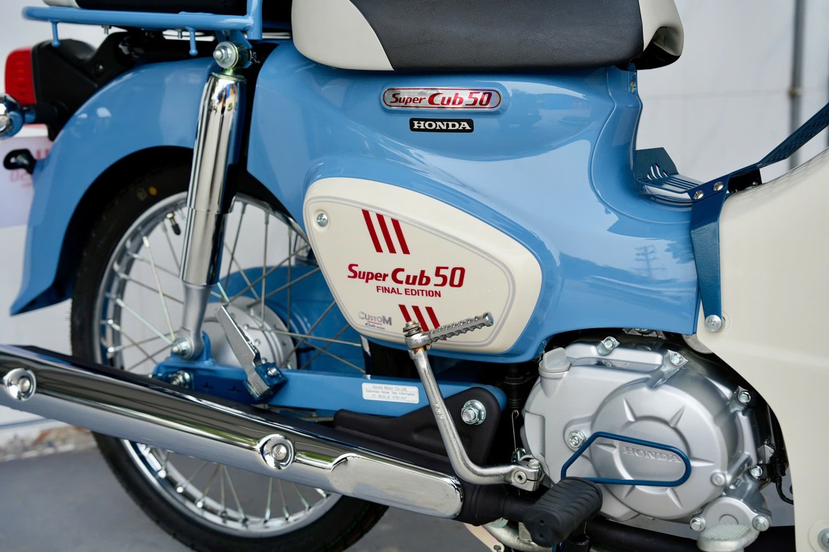 Ốp hông Honda Cub 50 Final Edition Nhật với tem phiên bản đặc biệt