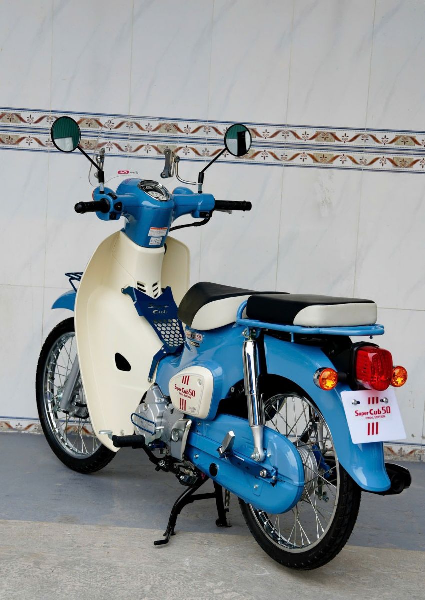 Honda Super Cub 50 Final Edition Nhật nhìn nghiêng ba phần tư phía sau